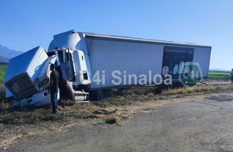 Un trailero se accidenta por La Maxipista en la sindicatura de Costa Rica de Culiacán 