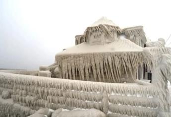 Tormenta invernal convierte a restaurante en figura de hielo |VIDEO