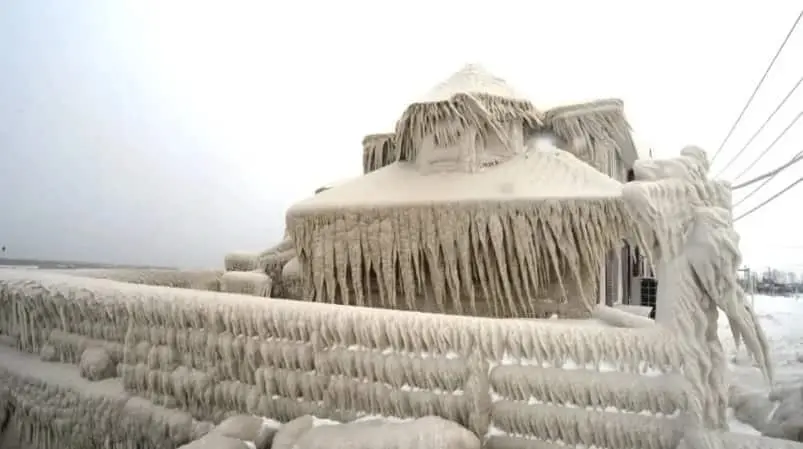 El restaurante quedó hecho un verdadero castillo de hielo.