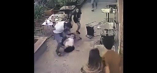 Ladrón golpea y arrastra a su víctima para robarle |VIDEO