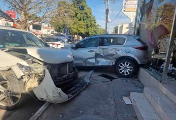 6 vehículos resultaron dañados en una carambola en Las Quintas, en Culiacán