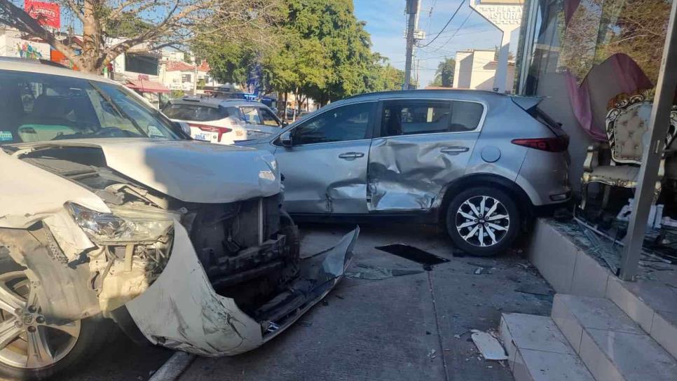 6 vehículos resultaron dañados en una carambola en Las Quintas, en Culiacán