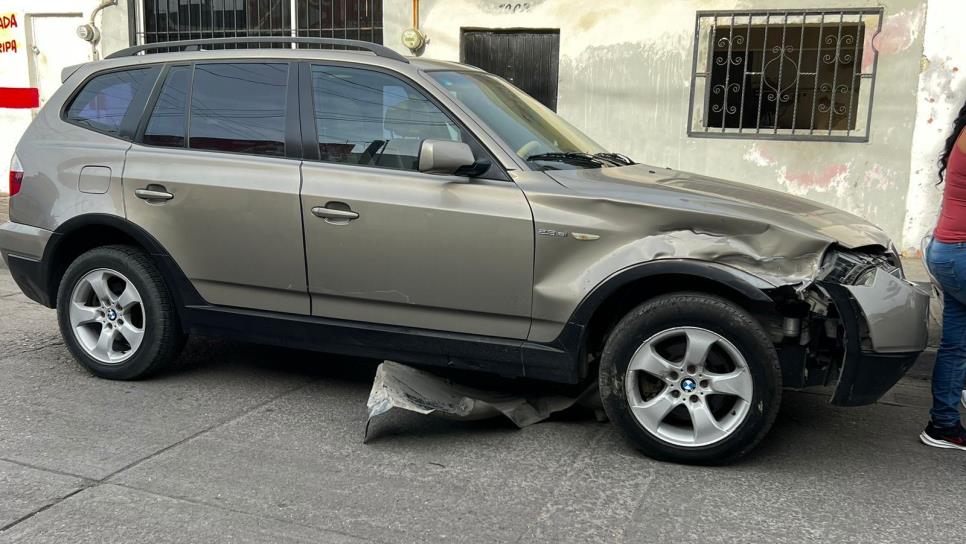 Motociclista resulta herido tras impactarse contra camioneta en Mazatlán
