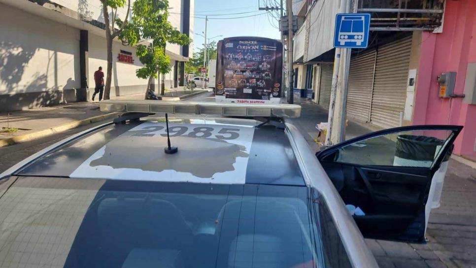 A plena luz del día despojan una camioneta Toyota en el sector del Tres Ríos en Culiacán 