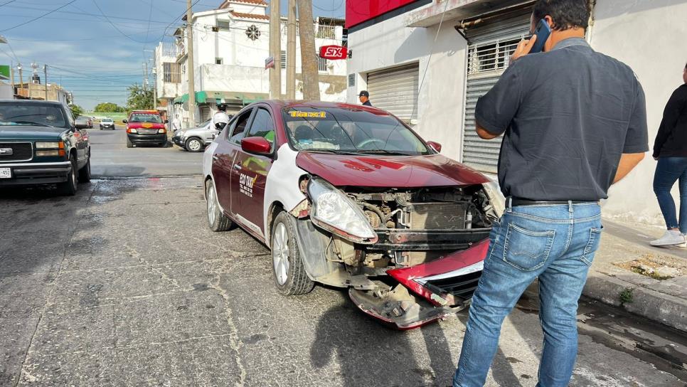 Mujer resulta lesionada tras un impacto vial en la colonia Olímpica Vial de Mazatlán