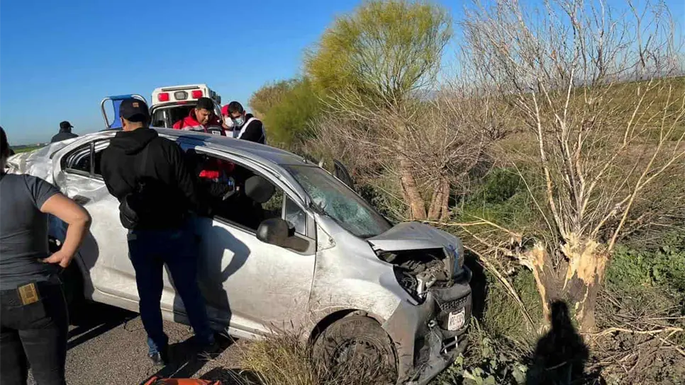 Posteriormente los elementos de tránsito de El Fuerte, se hicieron cargo de tomar datos del accidente.
