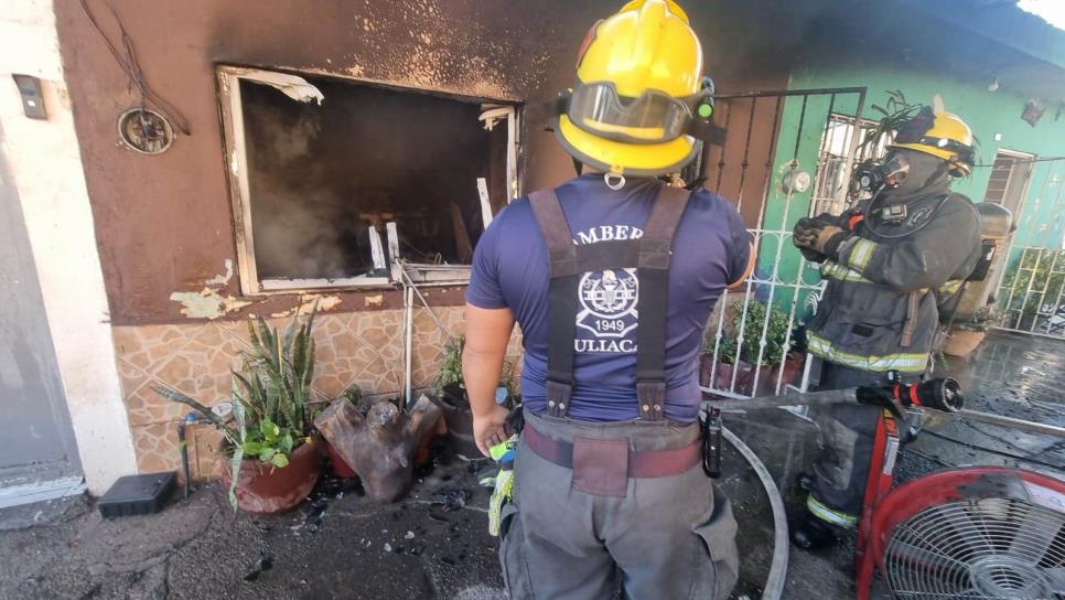 Se salva de milagro una familia en un incendio en la Jorge Almada en Culiacán 