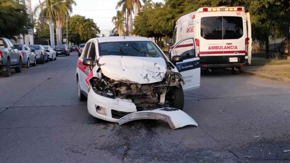 Conductor se pasa el alto y provoca choque en Los Mochis