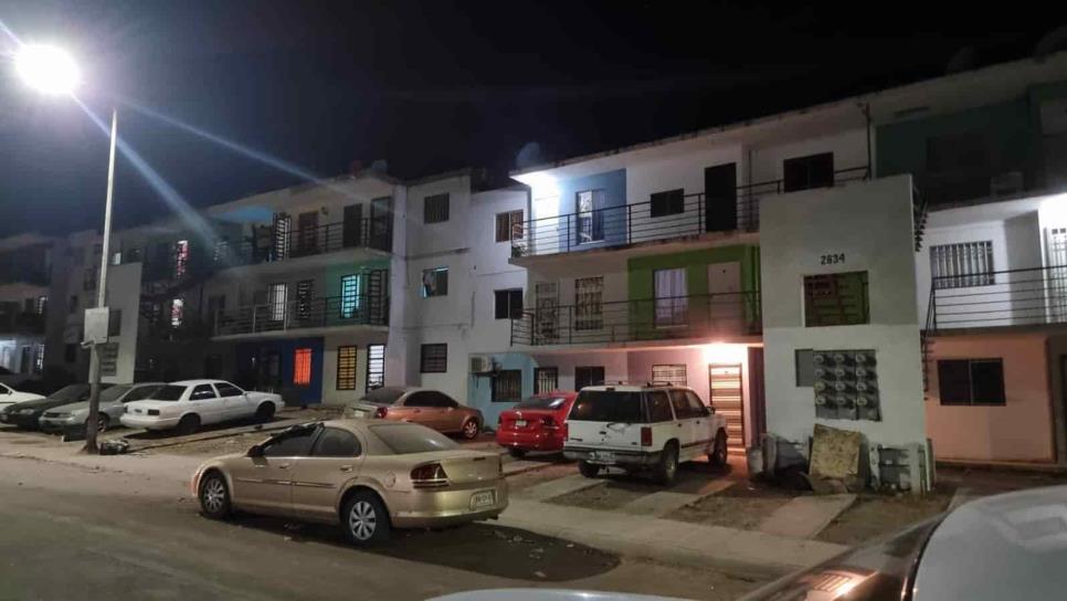Niña de 3 años cae del tercer piso de un edificio en Culiacán. Niña de 3 años cae del tercer piso de un edificio en Culiacán.