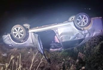 Vuelca familia completa por la carretera Guasave - Las Glorias; dos resultaron lesionados 