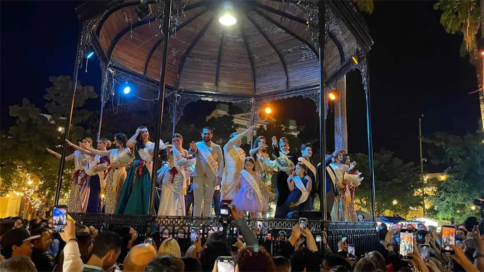 Aquí los reyes y reinas del Carnaval Internacional de Mazatlán.