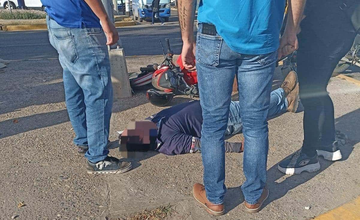 El accidente dejó con varias lesiones al motociclista. FOTO: Luz Noticias