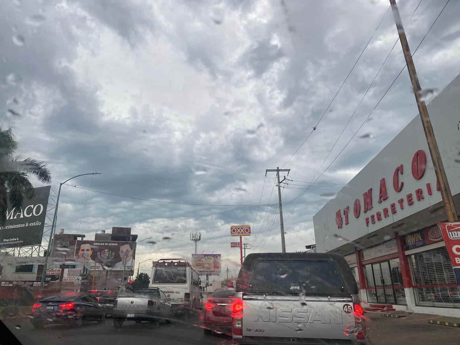 Nublado y lluvioso domingo en Culiacán, Sinaloa. FOTO: Diana Cruz.