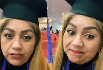 Mujer de 50 años termina la preparatoria y sus hijos no van a su graduación