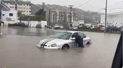 Le abrieron fuerte a la llave, lluvias inundan a la fronteriza Tijuana |VIDEO