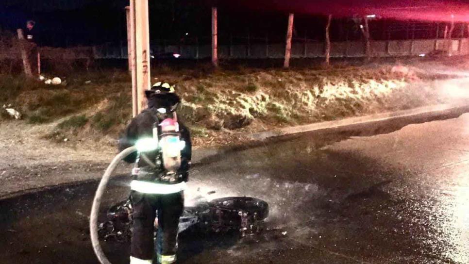 Motocicleta termina calcinada tras derrapar en Mazatlán Motocicleta termina calcinada tras derrapar en Mazatlán