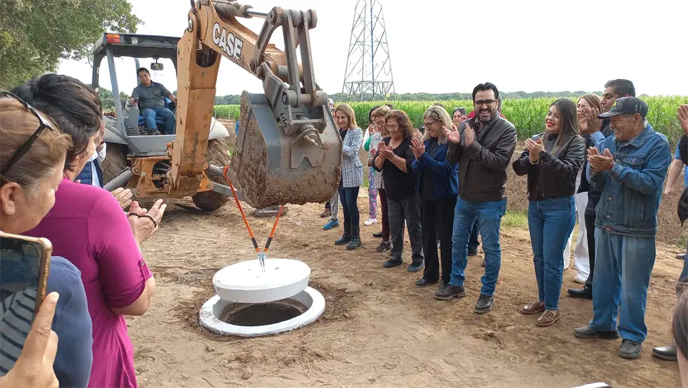 Gámez Mendívil entrega sistema de alcantarillado en sindicaturas de Quilá y Baila.