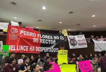 Estudiantes de la UAdeO se manifiestan en Congreso; exigen destitución de rector