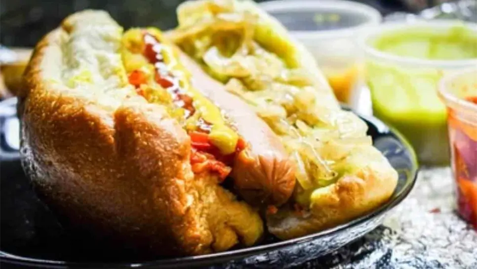 Dogos de Hermosillo y la capirotada, entre los peores platillos mexicanos según Taste Atlas