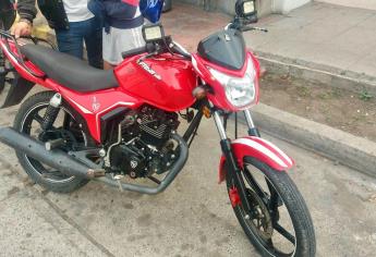 Detienen a hombre en Culiacán por conducir una moto robada