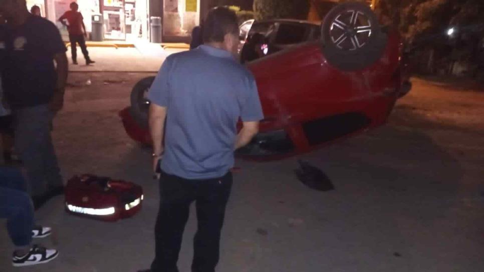 Volcadura deja una mujer lesionada en Mazatlán Volcadura deja una mujer lesionada en Mazatlán