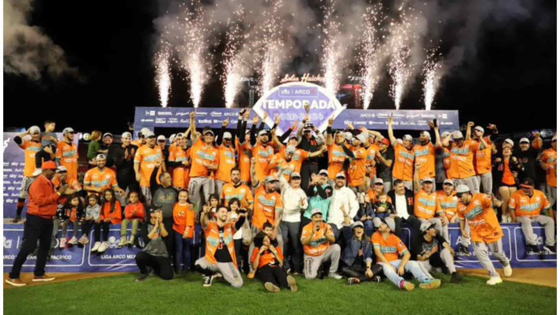 Los aficionados celebraron el grande la obvtención del título 17 de sus Naranjeros.