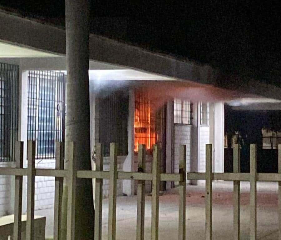 Velador de una escuela muere en un incendio en la sindicatura de Aguaruto 