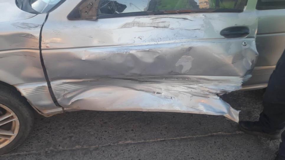 Conductor de una camioneta se pasa un alto y choca a un «tsurito» en Los Mochis