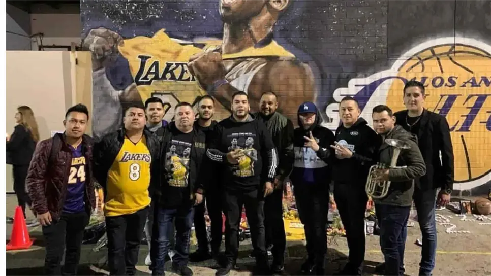 El conjunto sinaloense rindió tributo al mejor jugador de los Lakers de la historia.
