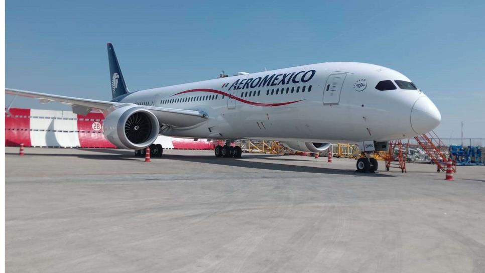 Pasajero provoca terror en vuelo de Aeroméxico tras abrir puerta y posar sobre un ala