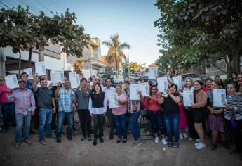 Entregan escrituras y títulos de propiedad a habitantes de Progreso y Amapas I, en Culiacán