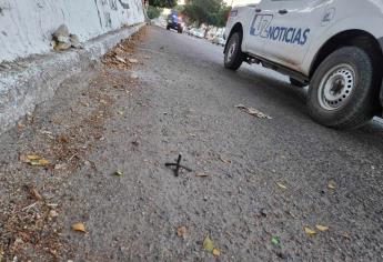 Arrojan ponchallantas y dejan fuera de circulación a dos vehículos militares en Culiacán