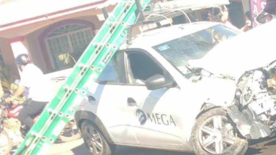 Estampados quedan dos vehículos en un accidente en Villas del Real Culiacán