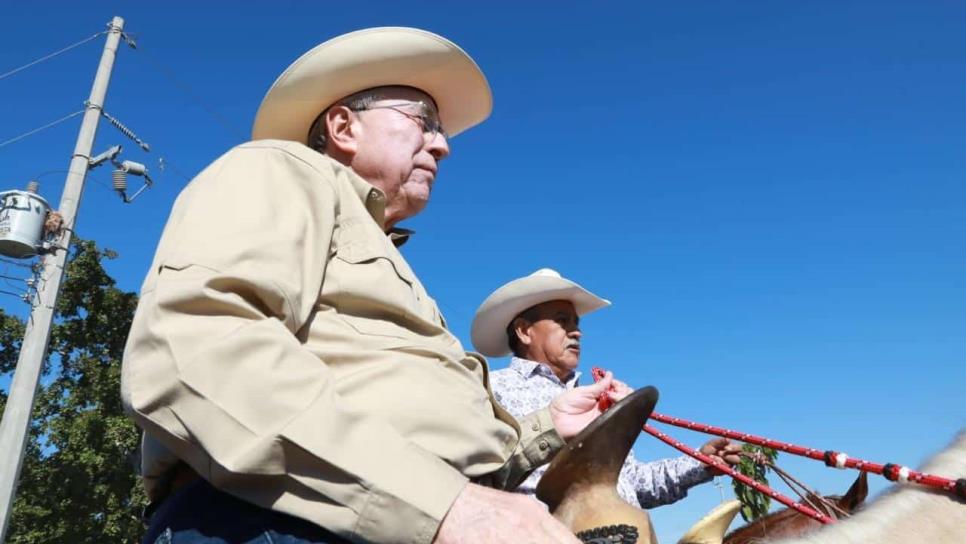 Participa Rocha Moya en la Cabalgata de Los Escobar