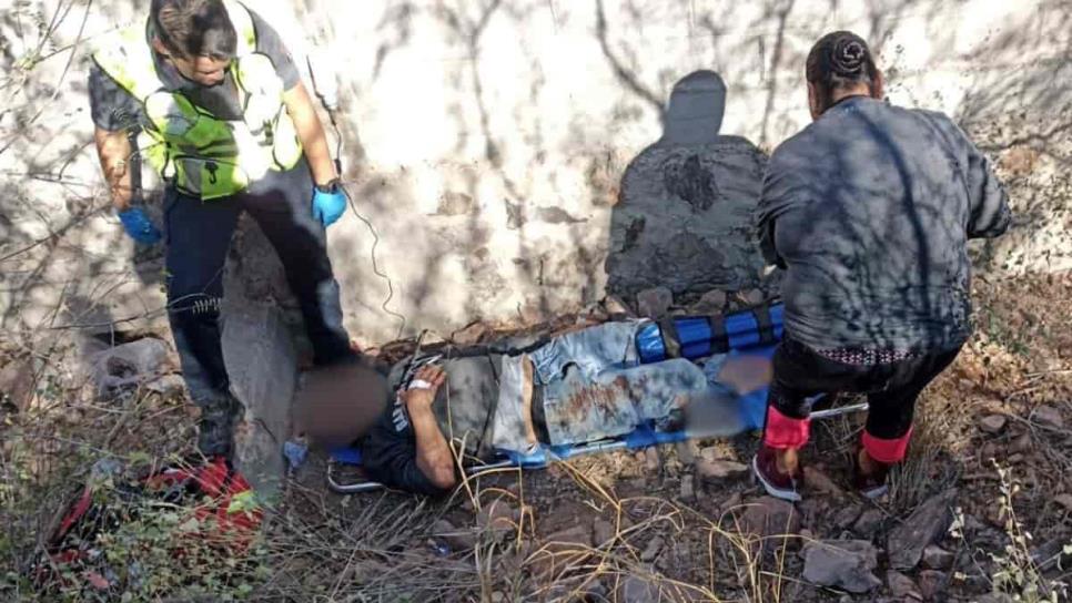 Rescatan a hombre tras caída de 10 metros en un cerro de Topolobampo Rescatan a hombre tras caída de 10 metros en un cerro de Topolobampo