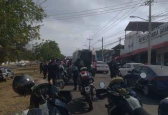 Policía del escuadrón de motociclistas se accidenta sobre la Maquío Clouthier en Culiacán