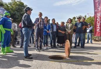 Vecinos de Santa Alicia en Los Mochis, celebran rehabilitación de drenajes caídos