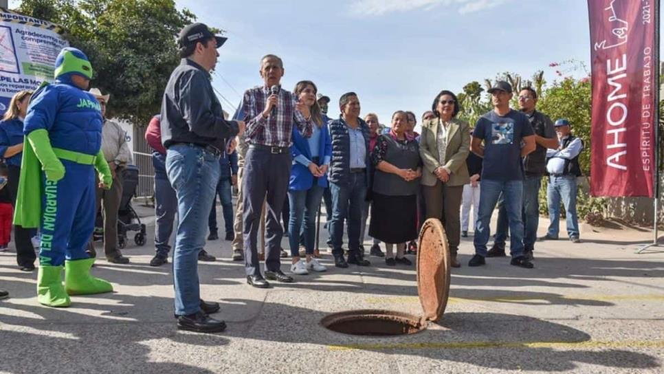 Vecinos de Santa Alicia en Los Mochis, celebran rehabilitación de drenajes caídos