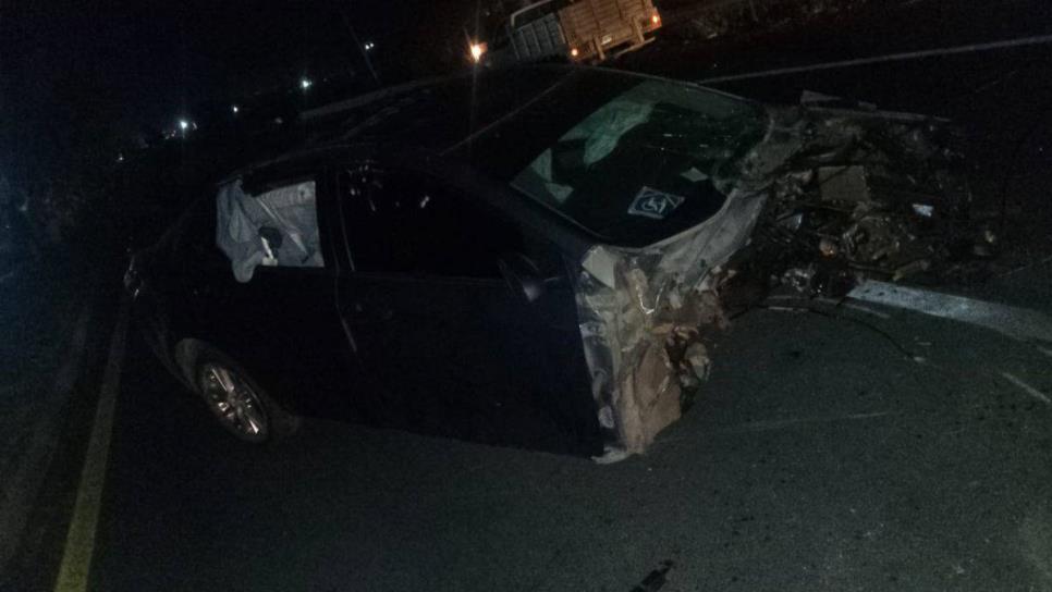 Auto termina en pérdida total tras fuerte accidente al sur de Culiacán