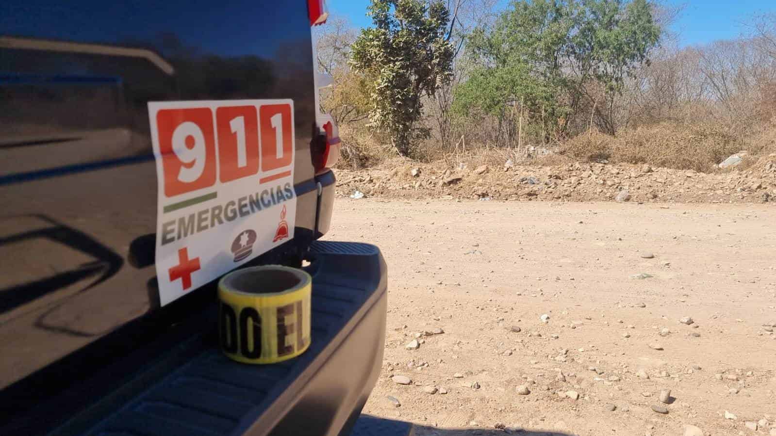 Cuerpos policiacos llegaron al sitio del crimen.