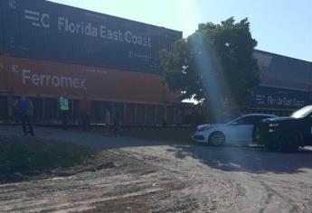 Tren de carga embiste a un taxi en Copales, Escuinapa