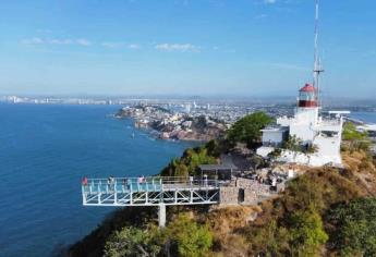 Así se mira un «doble amanecer» en el Mirador de Cristal del Faro de Mazatlán