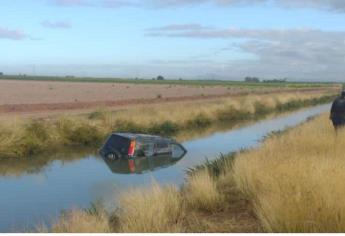 Mujer cae a un canal de riego en Guasave y logra salir con vida