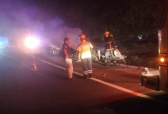 Tráiler cargado con autopartes se incendia tras chocar contra un burro en Concordia