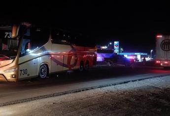 Choca autobús de pasajeros en la México 15 en Ahome; hay cinco lesionados.