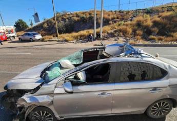 Se salvan de milagro en Los Mochis, conductor ebrio casi se mete debajo de un torton