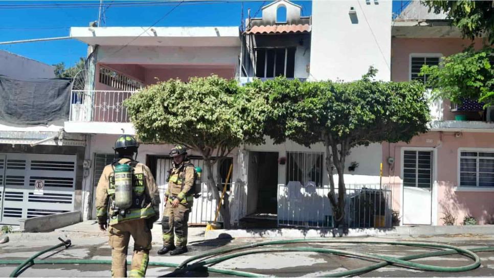 Por presunta falla eléctrica se incendia vivienda en la colonia Montuosa Mazatlán