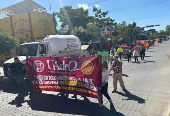 Maestros de la UAdeO marchan por la autonomía y en contra de la represión