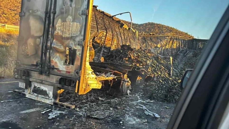 Se quema caja de tractocamión en los cerros de Barobampo; llevaba pepino a la frontera