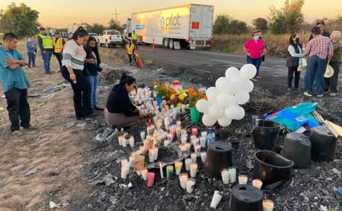 Así quedó el lugar del «camionazo» en la Maxipista; solo vestigios de una tragedia 